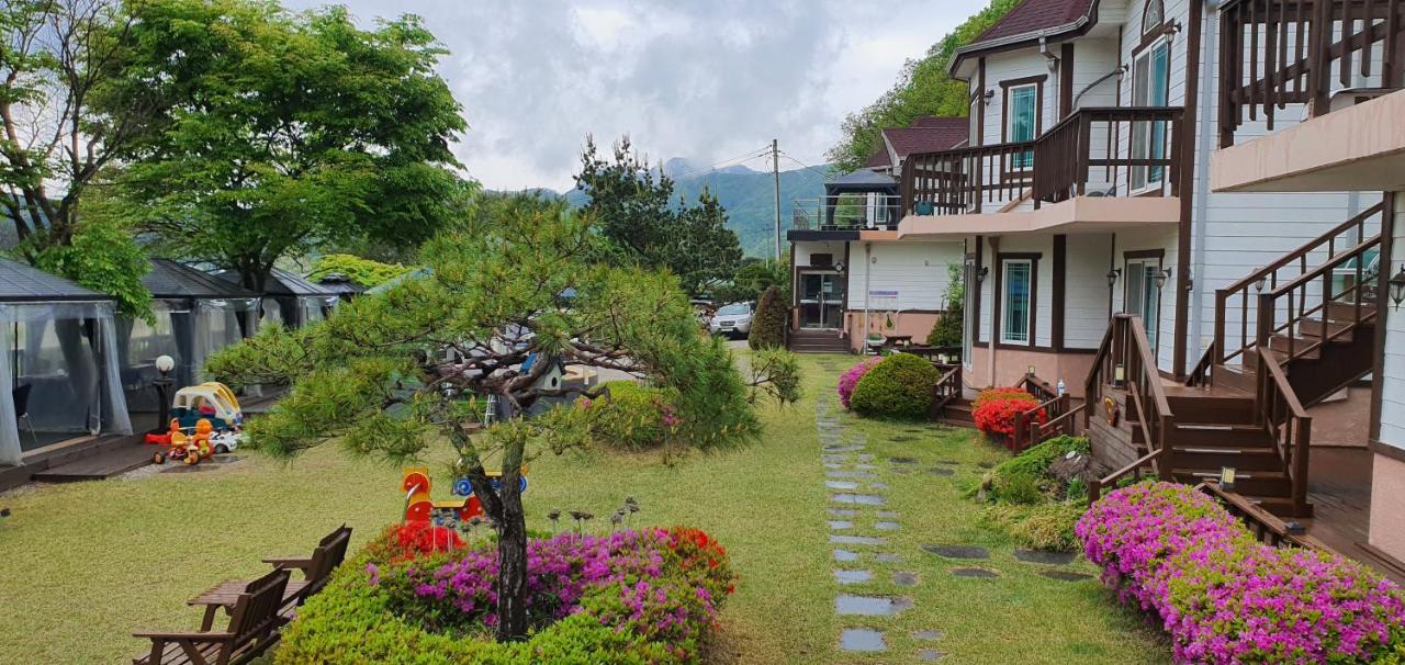 Forest Of Color Pension Хончхон Екстер'єр фото