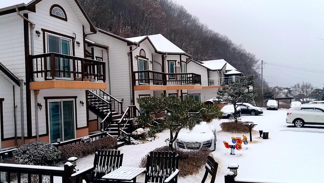 Forest Of Color Pension Хончхон Екстер'єр фото
